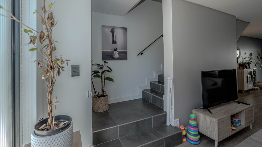 2 Bedroom Property for Sale in Newinbosch Western Cape